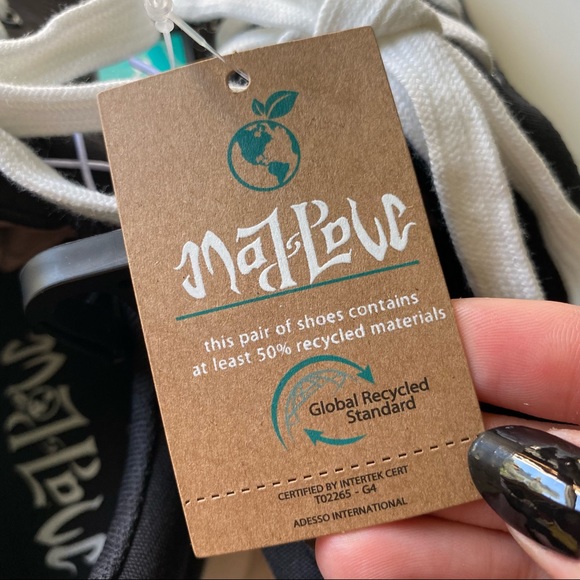 🖤5/$20 NWT Mad Love Black & White Sneakers - Picture 10 of 13